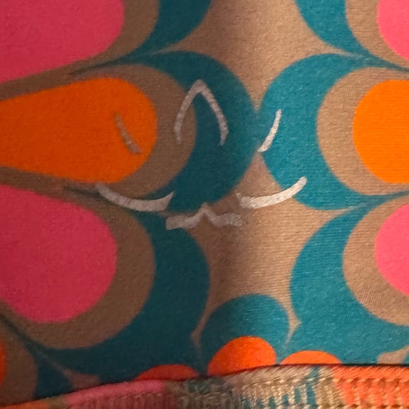 Beyond Yoga Flower Tile High Waisted Biker Shorts Small Blue Pink Floral Print - Picture 4 of 5